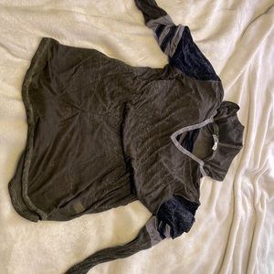 4/$15 Fitz + Eddi long sleeve top size large